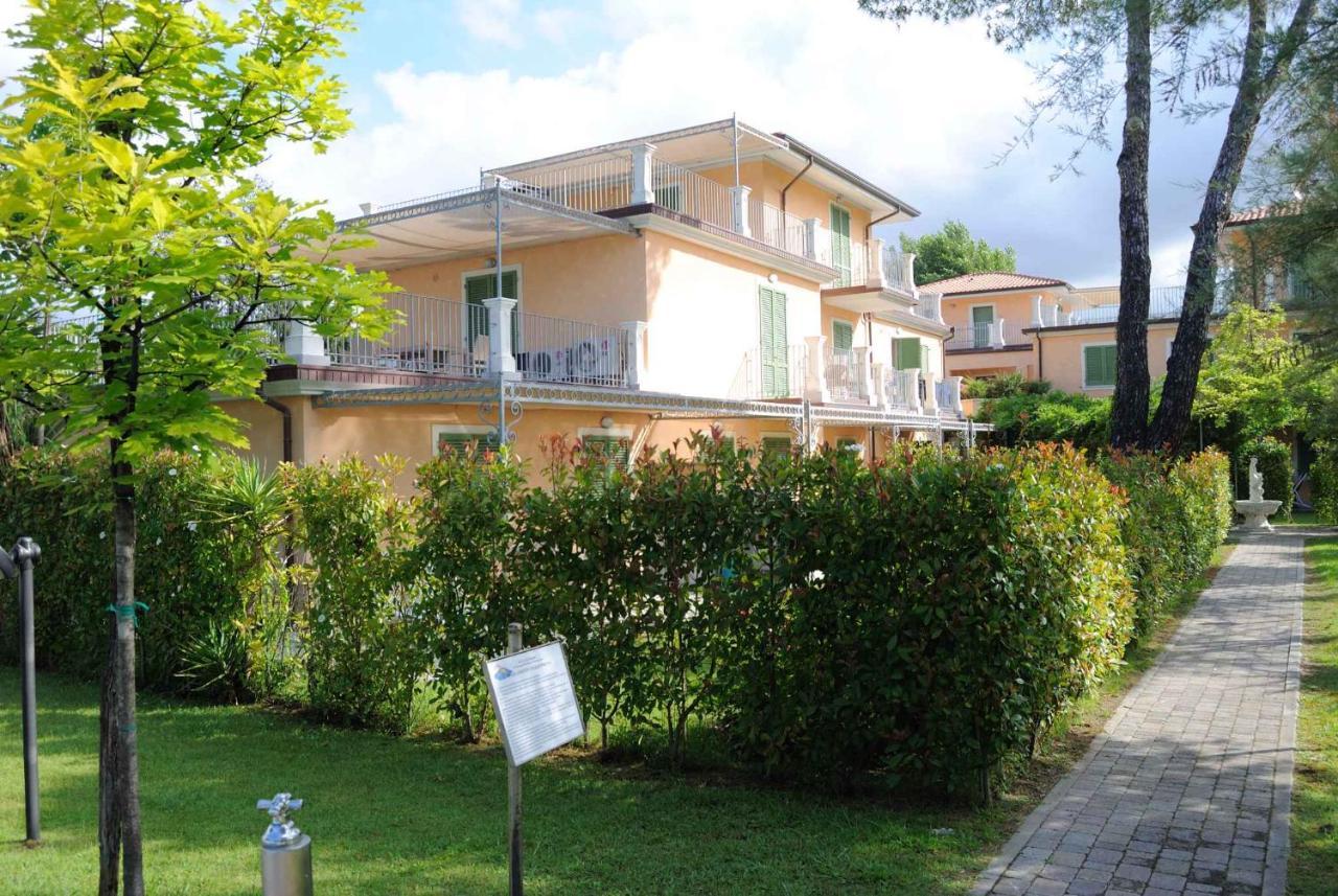 Apartment In Marina Di Massa - Toskana 24103 Exterior foto