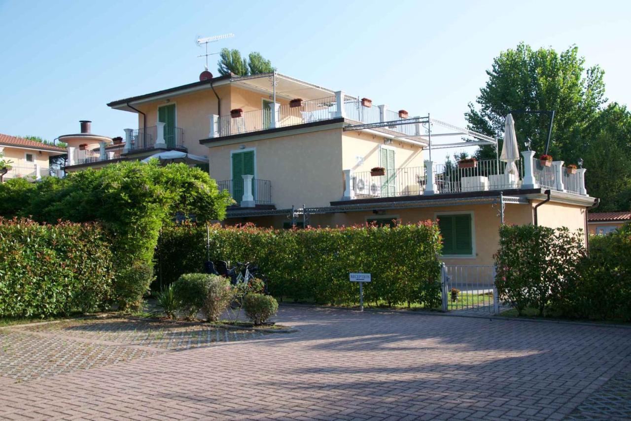 Apartment In Marina Di Massa - Toskana 24103 Exterior foto