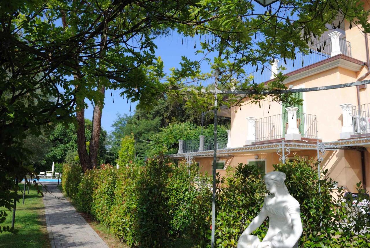 Apartment In Marina Di Massa - Toskana 24103 Exterior foto